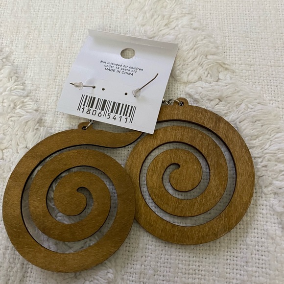 DREAM PLUS WOODEN SWIRL EARRINGS NEW - Picture 2 of 2